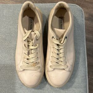 Steve Madden Cream Color Sneaker size 9